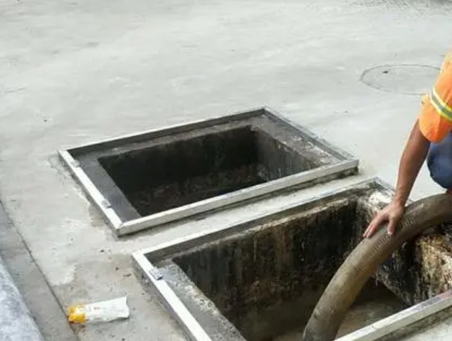 海伦化粪池清理