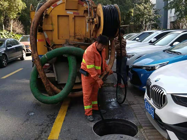 海伦排污管道清淤
